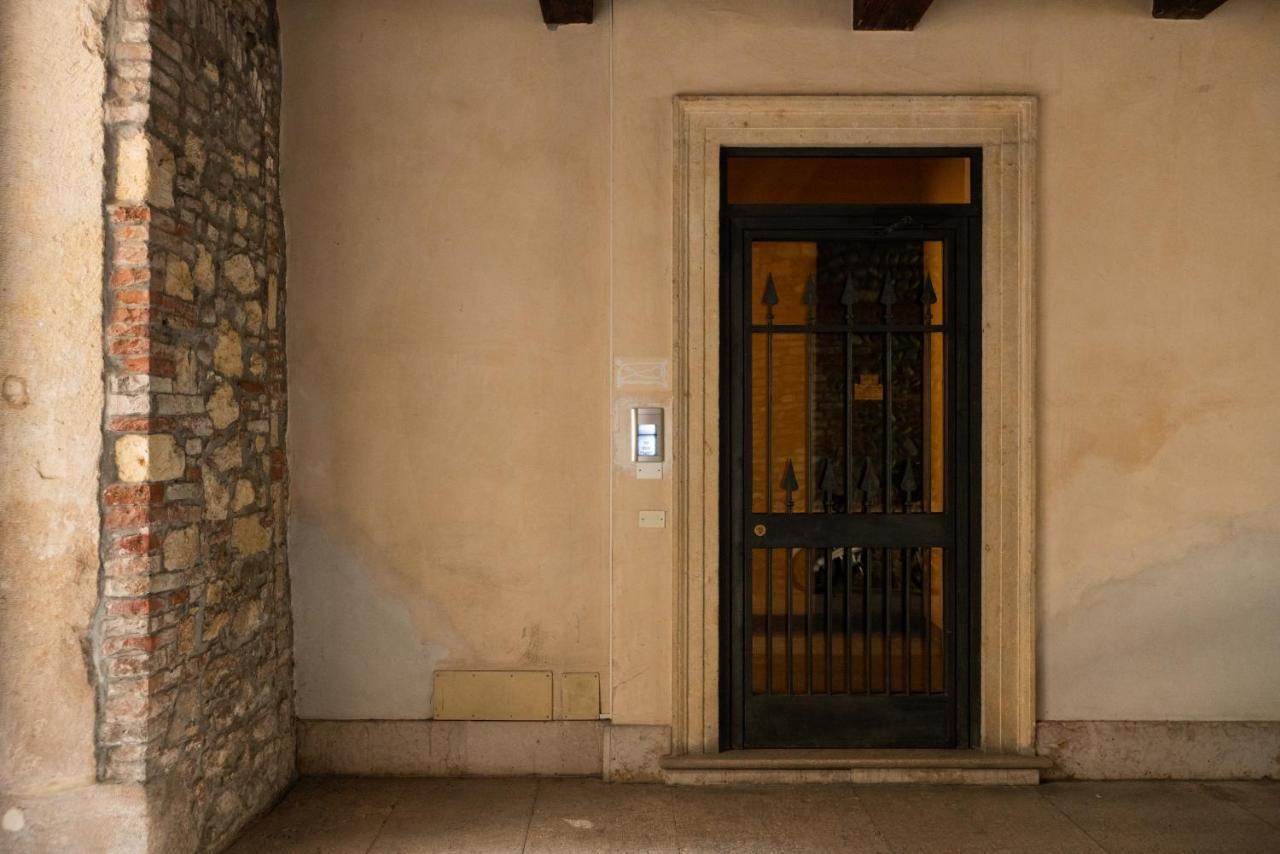 Domus Verona - Magnifiche Residenze San Fermo Bagian luar foto